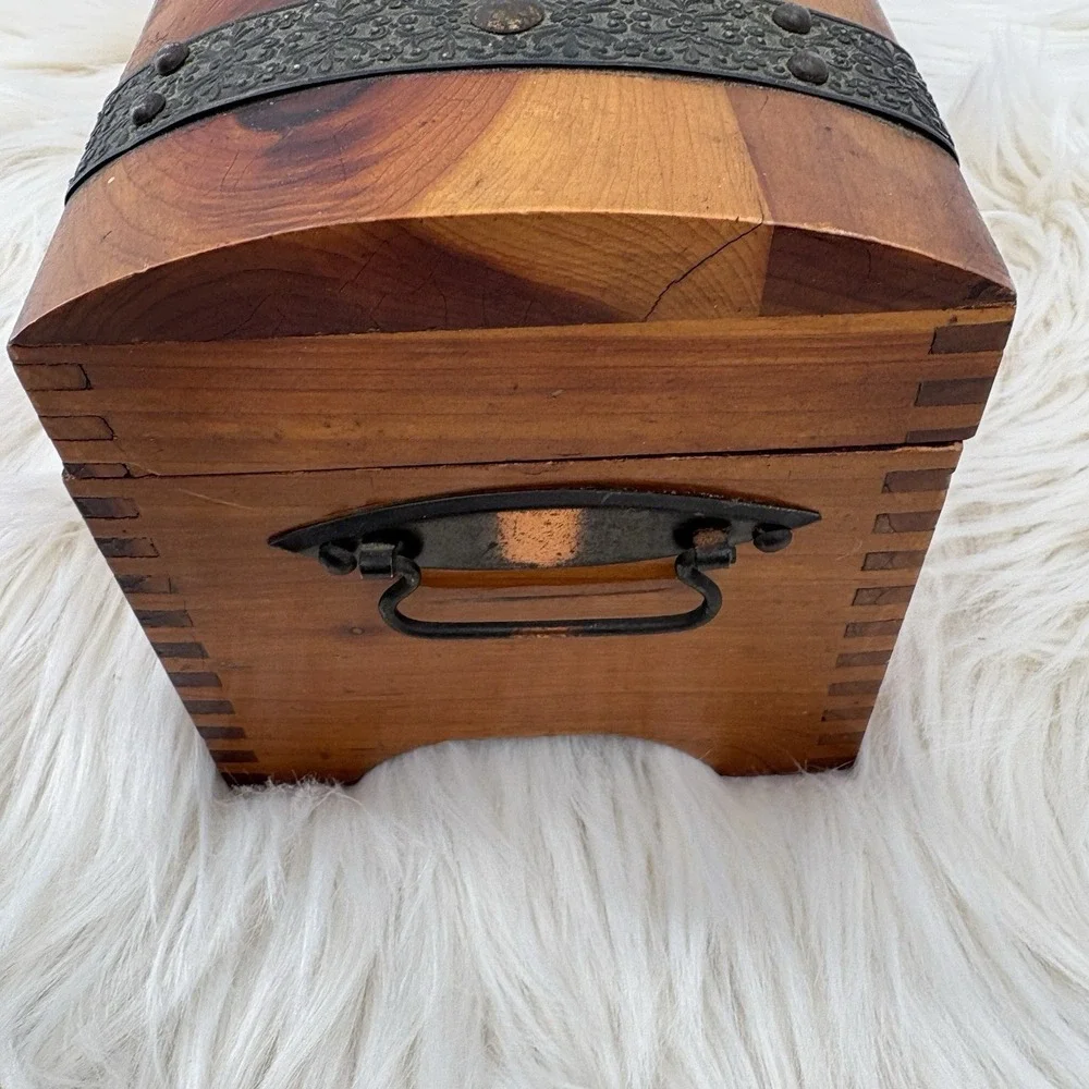Vintage MCGRAW BOX CO Rounded Wood Jewelry / Trinket / Keepsake Box w/ Hinge Lid